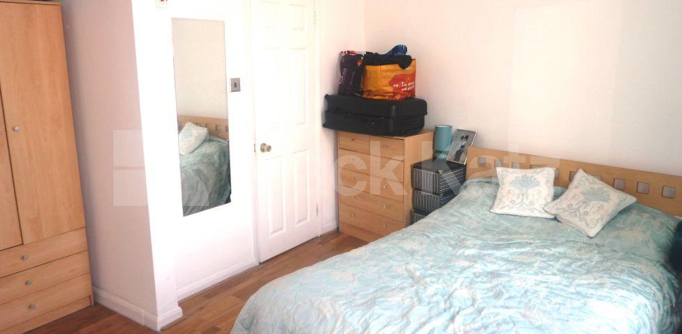 			RENT INCLUSIVE OF GAS, ELECTRIC AND WATER, Studio Apartment, 1 bath, 1 reception Studio			 Brecknock Road, Tufnell Park-Kentish Town